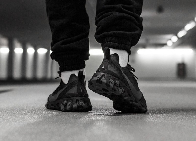 All black outlet element 55